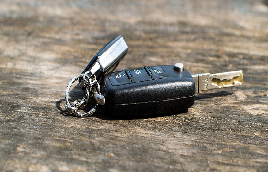 https://etchcraftemporium.in/products/personalised-engraved-car-keychain